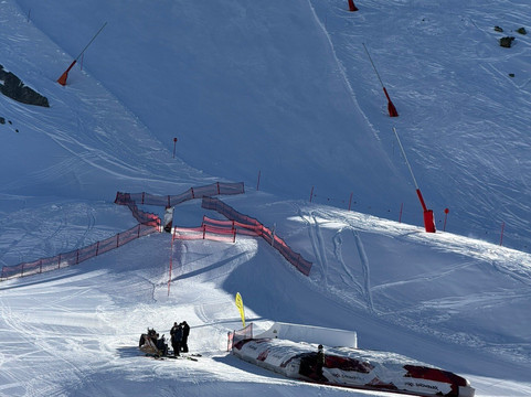 蒙塔那拉酒店主图