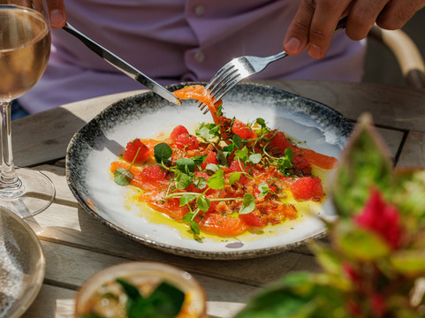 玫瑰皇冠酒店主图