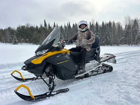 Farmhouse Snowmobiling and UTVs-普莱西德湖必去景点