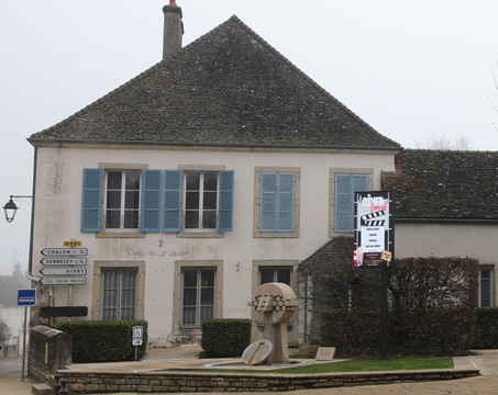 Fontaine Fleure De Pierre-Buxy必去景点