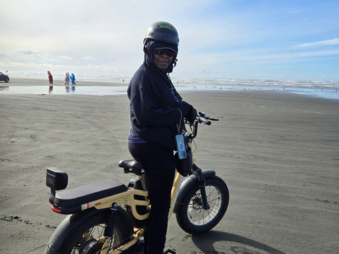 Affordable Mopeds-洋滨市必去景点