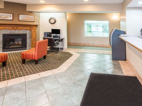 瓦尔帕莱索速8酒店主图