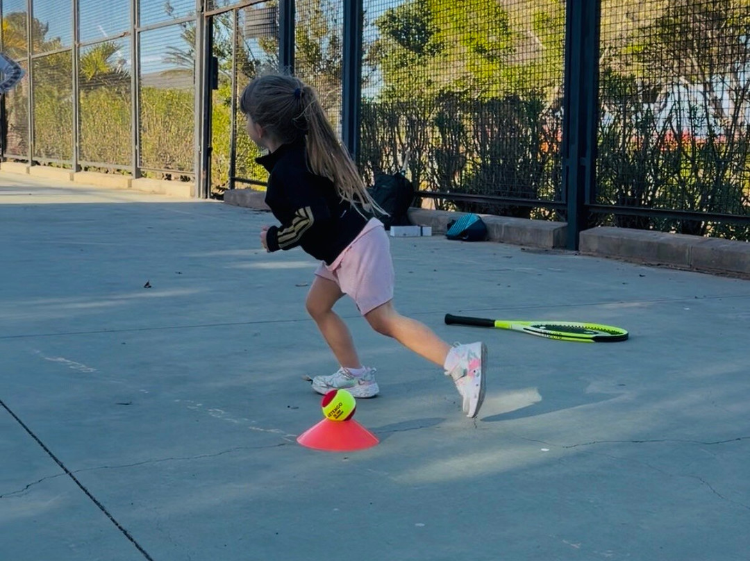 Play Tennis In The Sun.club-马斯帕洛马斯必去景点