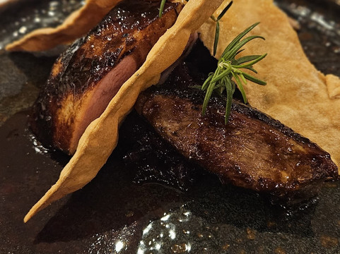 郁金香经典酒店主图