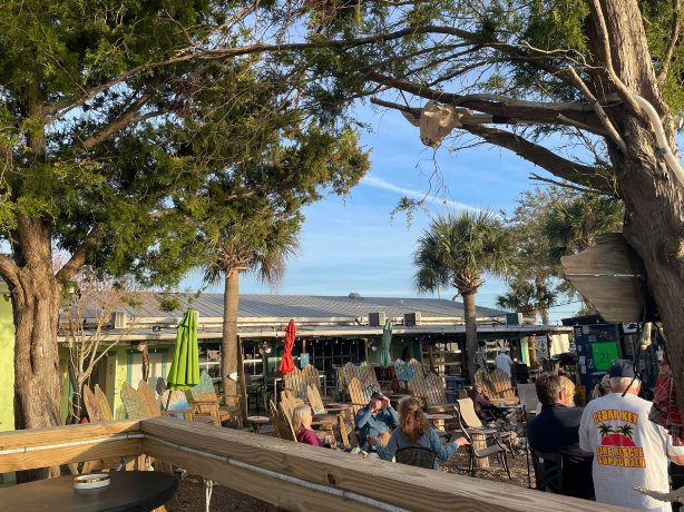 Low-Key Hideaway-官方