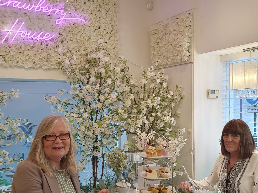 Strawberry House Interiors-多宁顿城堡必去景点