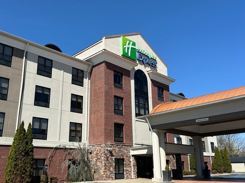 Holiday Inn Express 约翰逊城主图