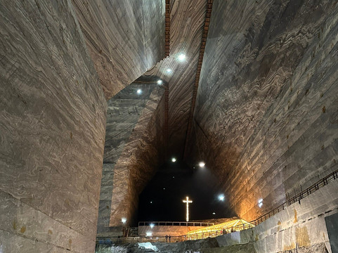 Unirea Salt Mine-斯勒尼克必去景点