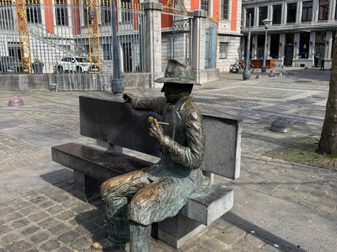 Statue de Georges Simenon-列日必去景点