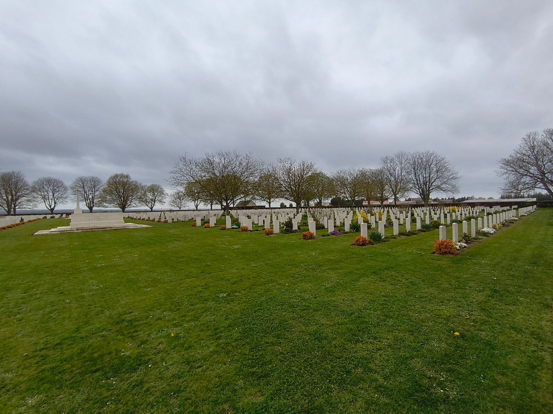 Bretteville Canadian War Cenetery-Cintheaux必去景点