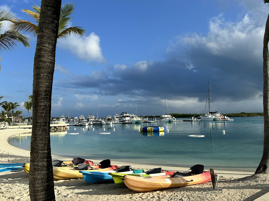 蓝色避风港度假村 - 全包主图