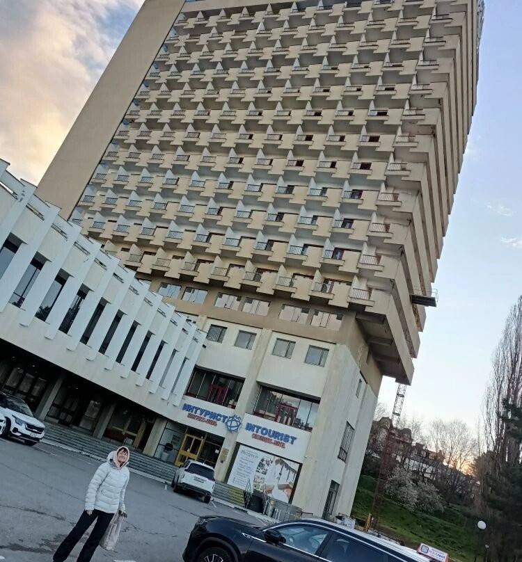 因图日斯特酒店主图