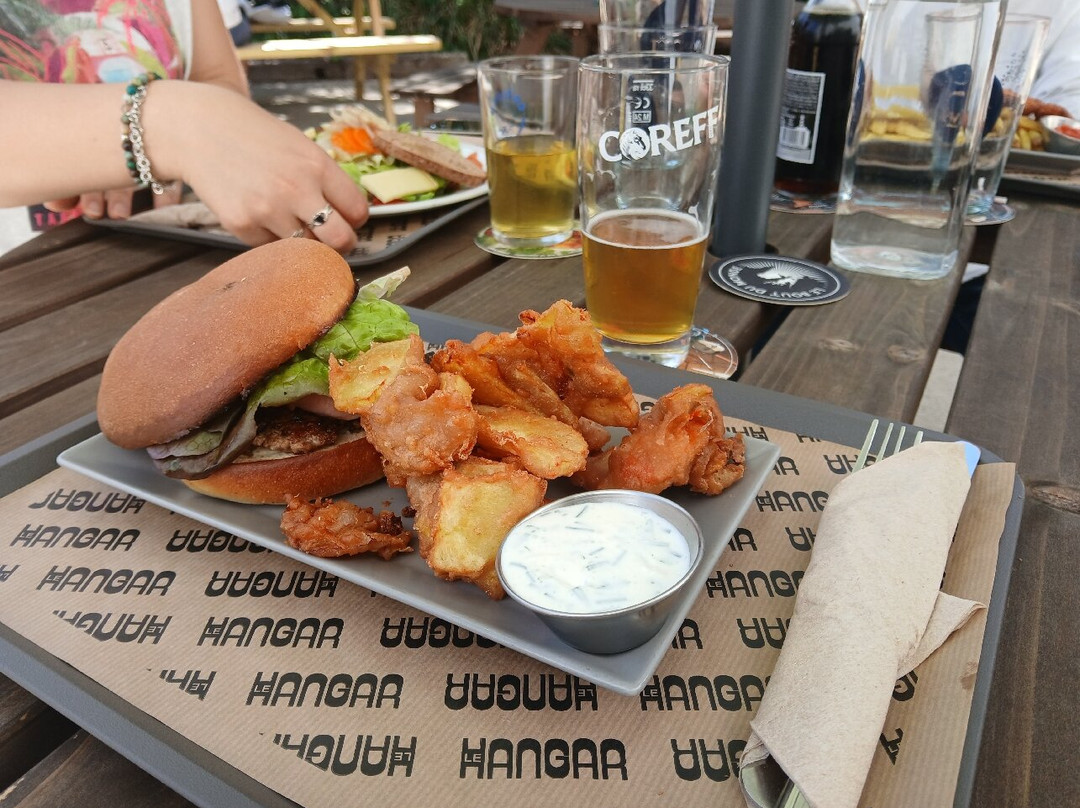 Le Hangar