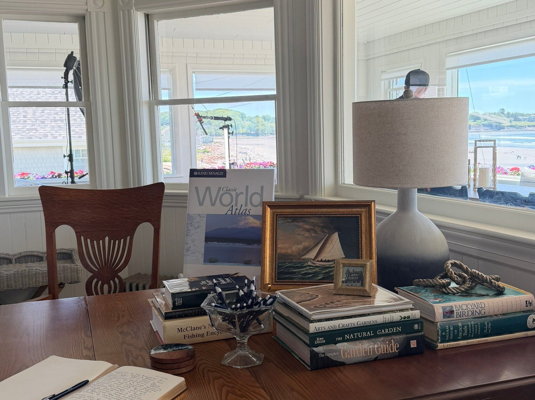 The Breakers Inn主图