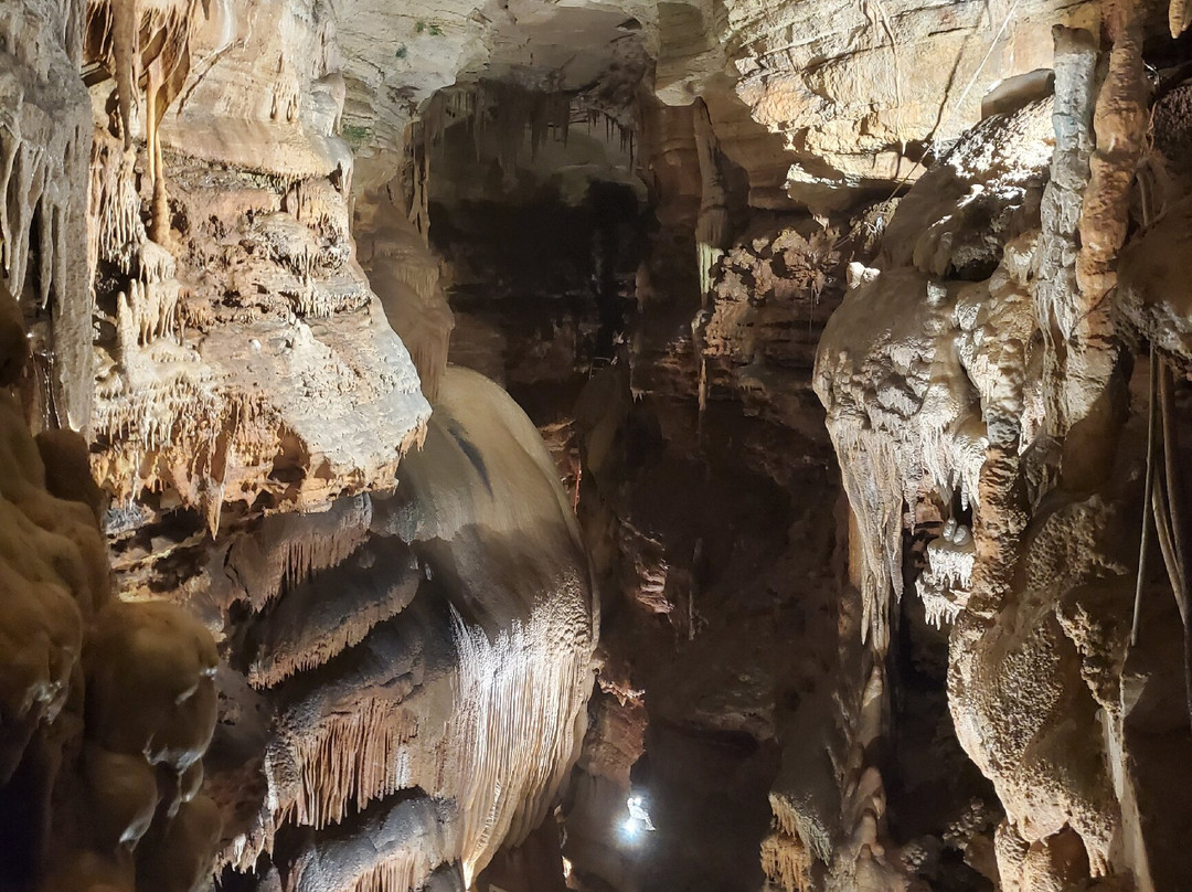 Talking Rocks Cavern-Branson West必去景点