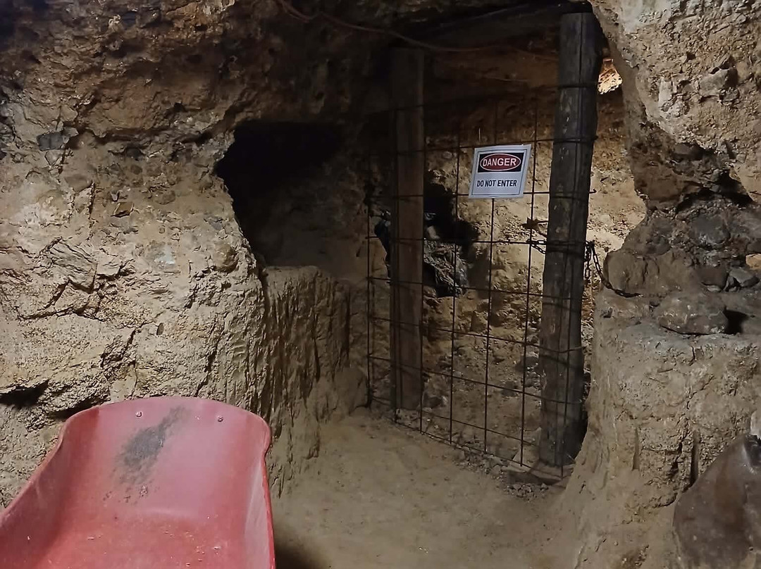 Bobby Dazzler Sapphire Mine Tours-Rubyvale必去景点