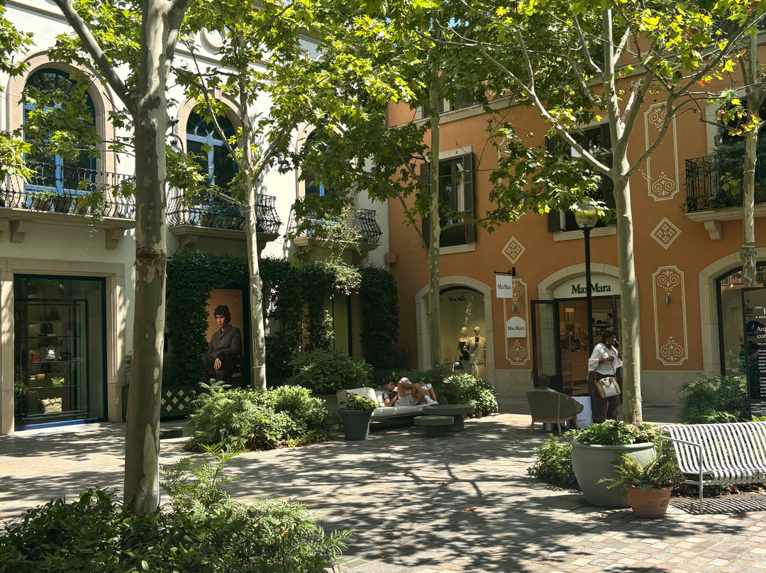 La Roca Village-拉罗卡德尔瓦列斯必去景点