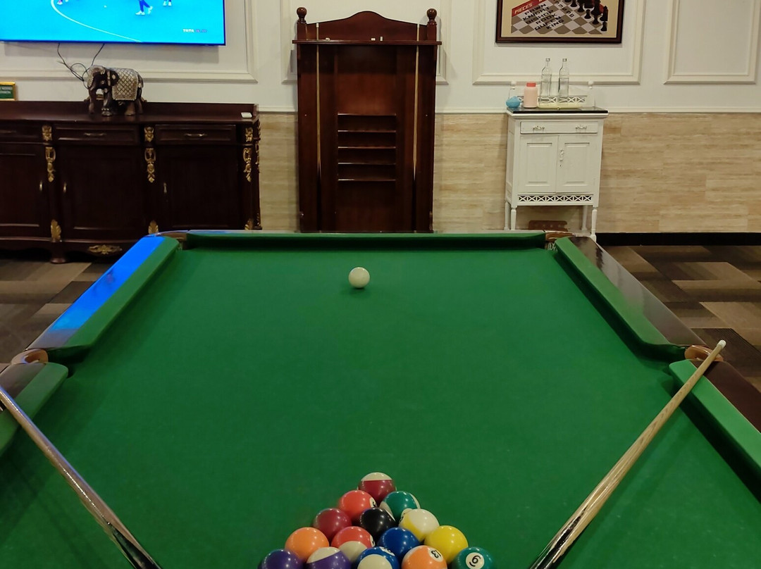 Mayfair Palm Beach Resort主图