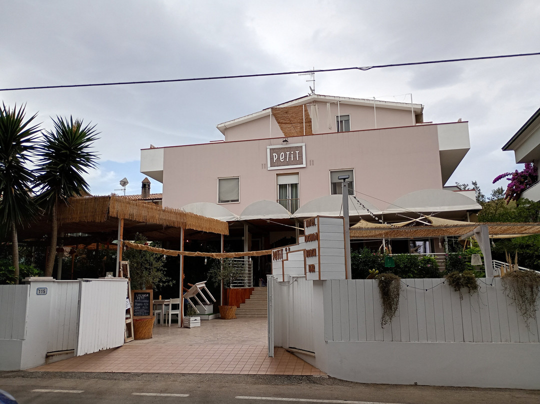 Hotel Petit主图