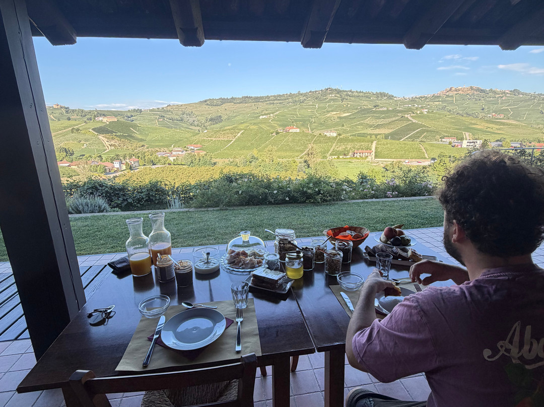 Azienda Agricola Cascina Pugnane S.S. dei F.lli Ghisolfi-Castiglione Falletto必去景点