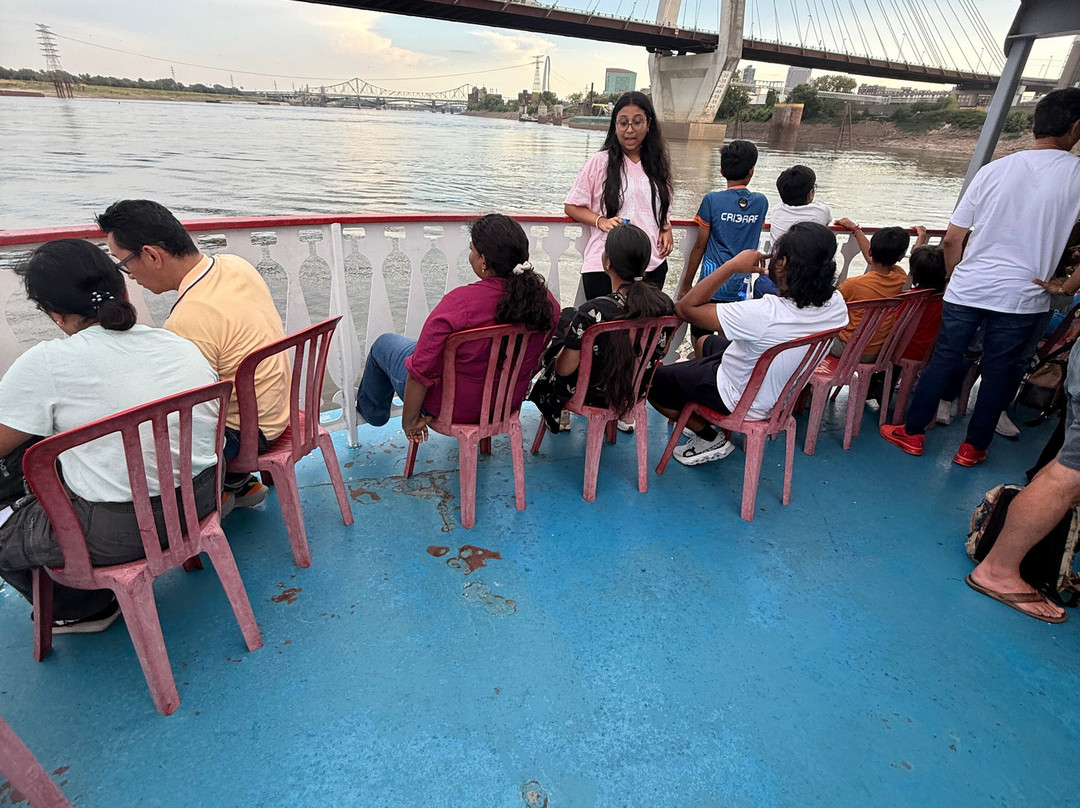 Riverboats at the Gateway Arch-圣路易斯必去景点