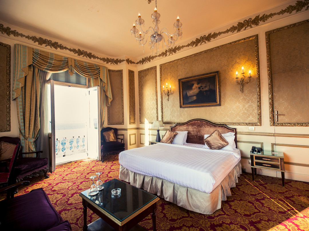 Paradise Inn Windsor Palace Hotel