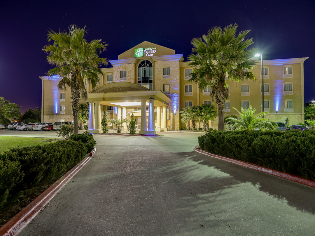 亨特维尔快捷假日&套房酒店主图