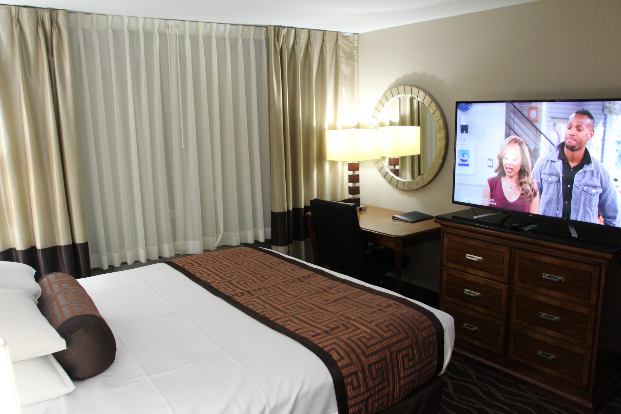 Westbridge Inn & Suites-官方