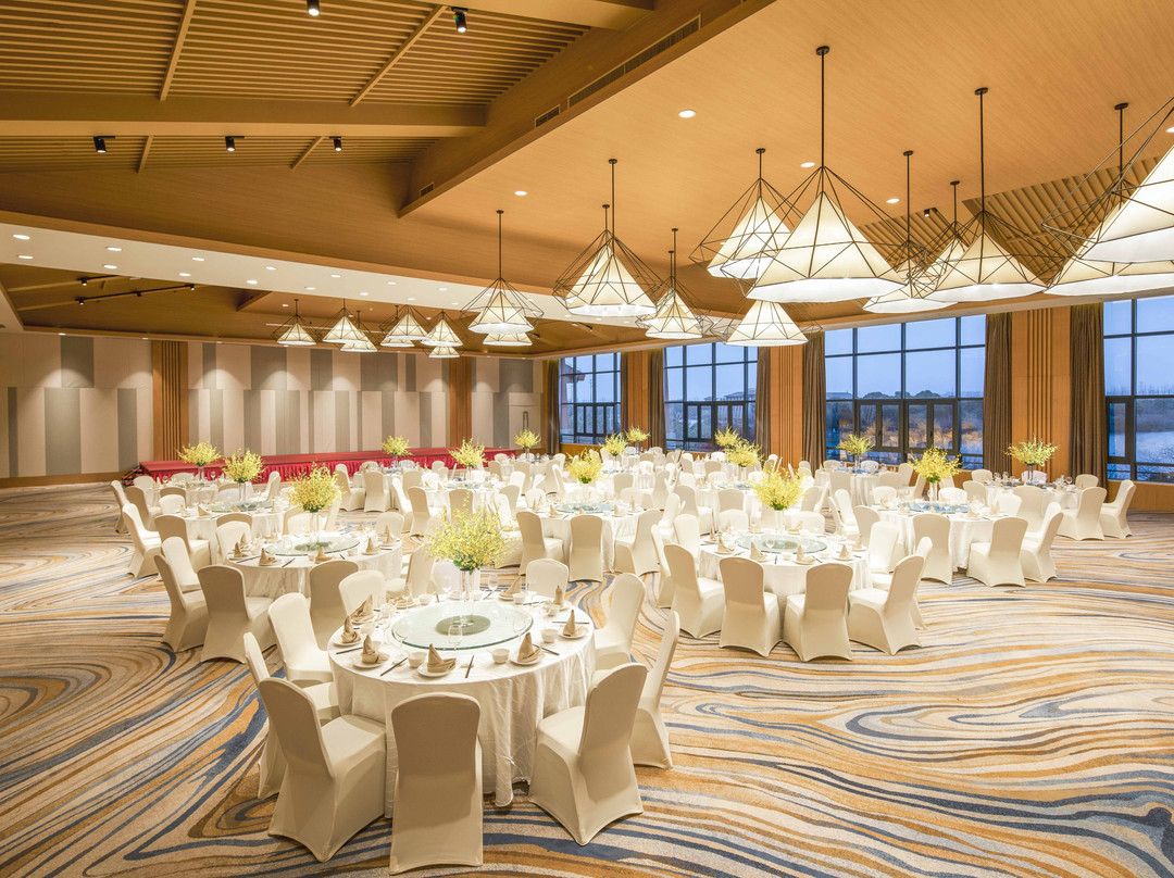 昆山花桥中城假日酒店主图