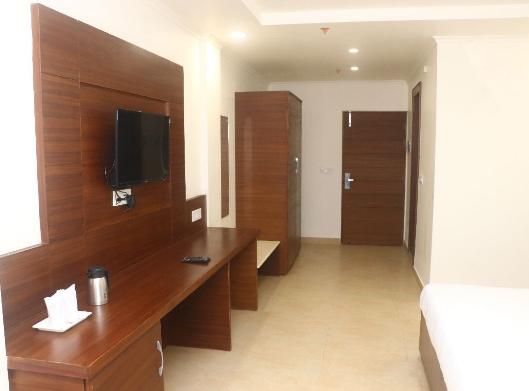 Tigaon酒店住宿-Hotel Grand 81