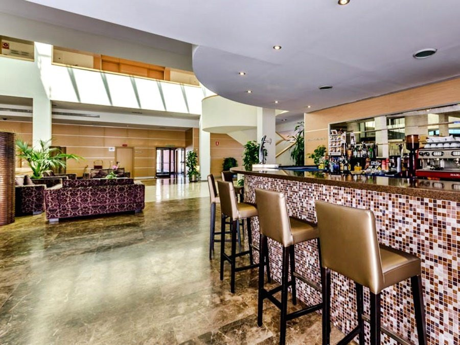 阿尔卡拉广场酒店主图