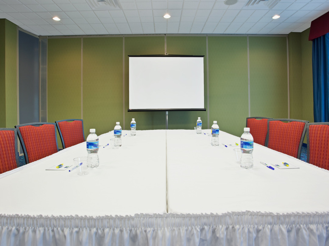 Holiday Inn Express & Suites Akron Regional Airport Area By IHG主图