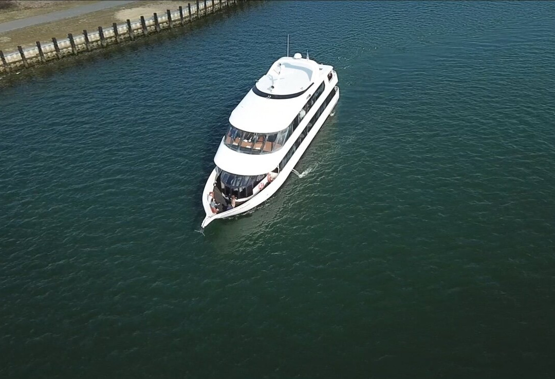 Sapphire Yacht Charters-自由港必去景点