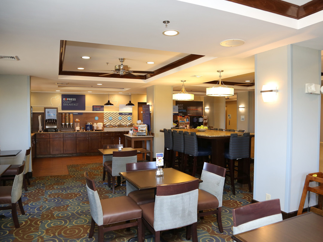 Holiday Inn Express & Suites Cleveland by IHG主图