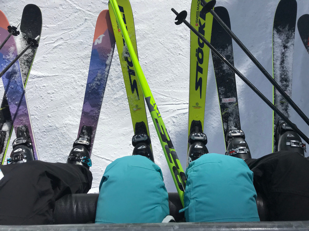 Rock House Discount Ski & Snowboard Rentals-南太浩湖必去景点