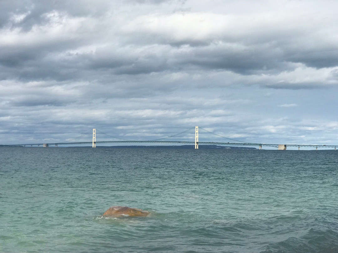 McGulpin Point Lighthouse & Historic Site景点图片