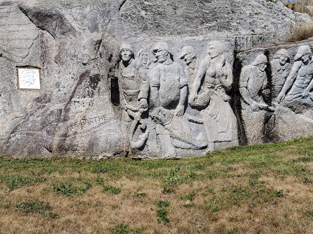 William E. deGarthe Memorial Monument-Peggy's Cove必去景点