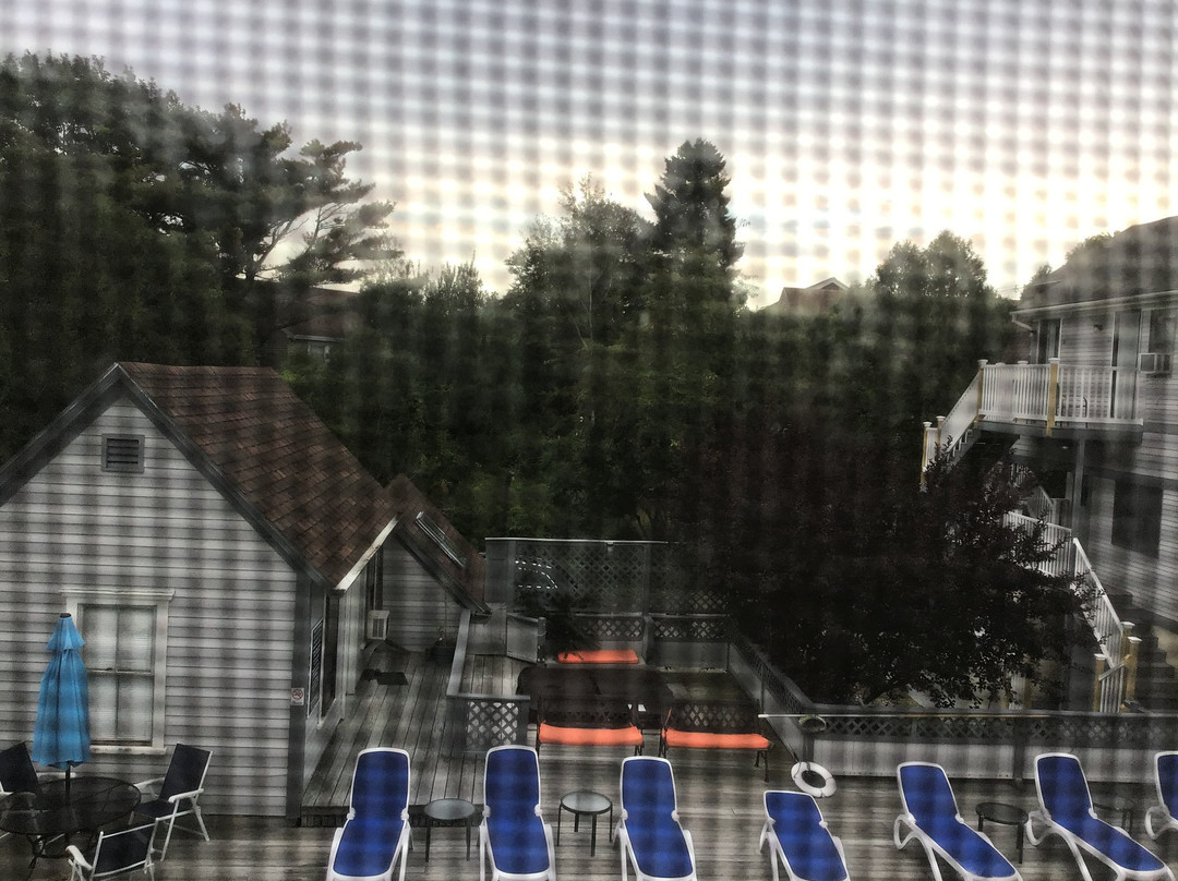 Lighthouse Inn & Suites主图