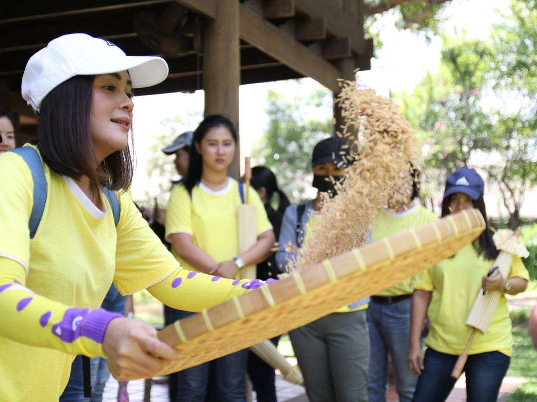 桑普兰滨江酒店主图