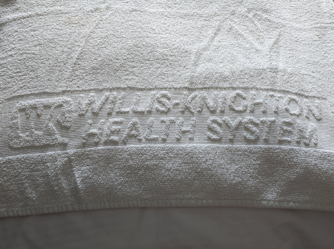 Airport Inn & Suites主图