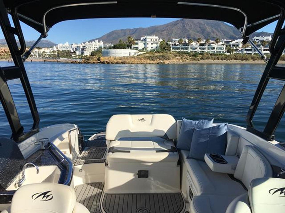 Barco En Alquiler-埃斯特波纳必去景点