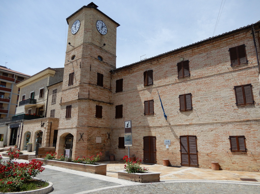 Torre Dell'Orologio-Porto Sant'Elpidio必去景点