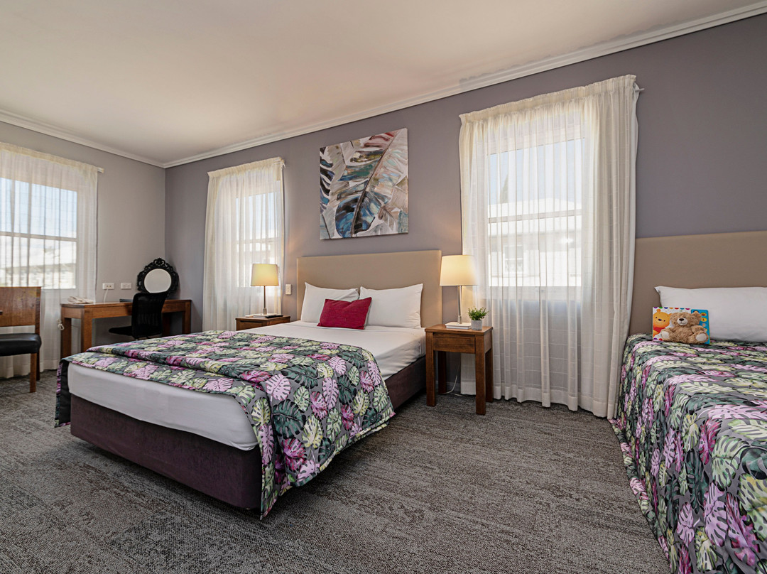 Coachman's Inn Warwick主图