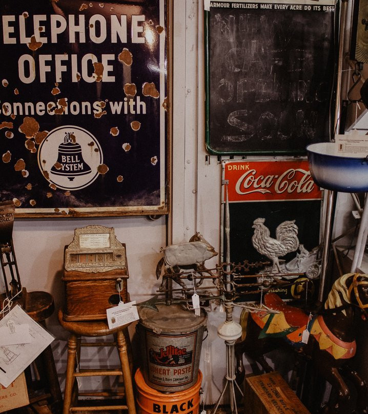 Bargain John's Antiques景点图片