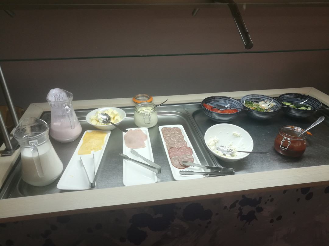 阿兹姆酒店主图