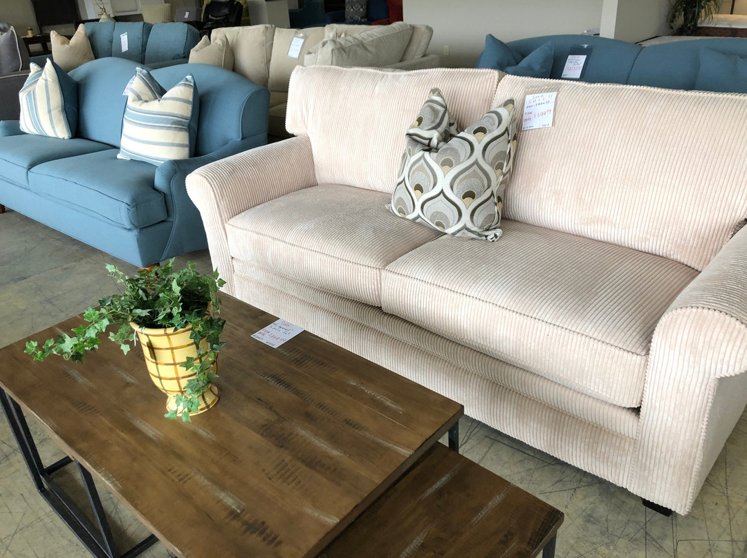 Wills Creek Big Warehouse-加兹登必去景点