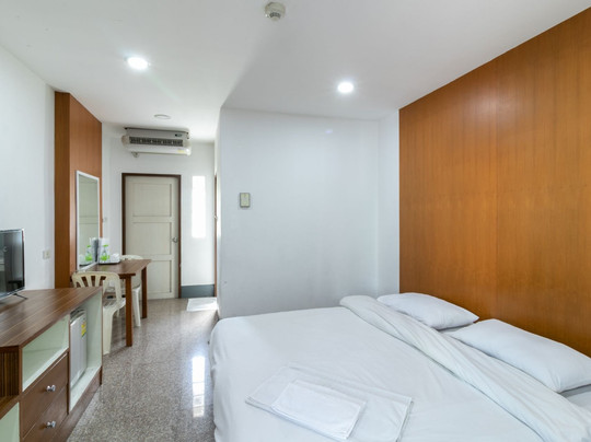 曼谷沃拉达宫酒店主图