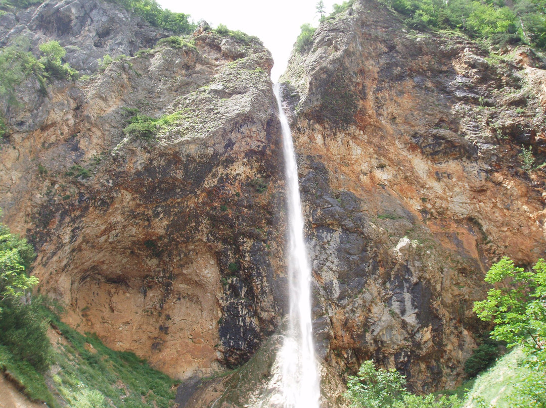 Rinka Waterfall景点图片