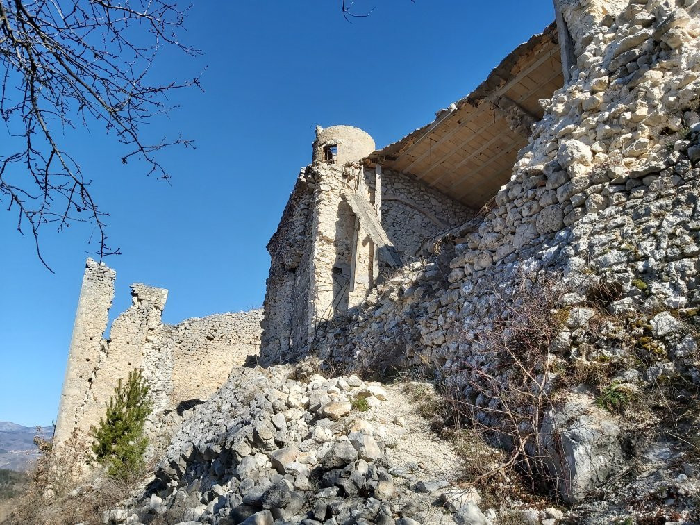 Castello di Fossa景点图片