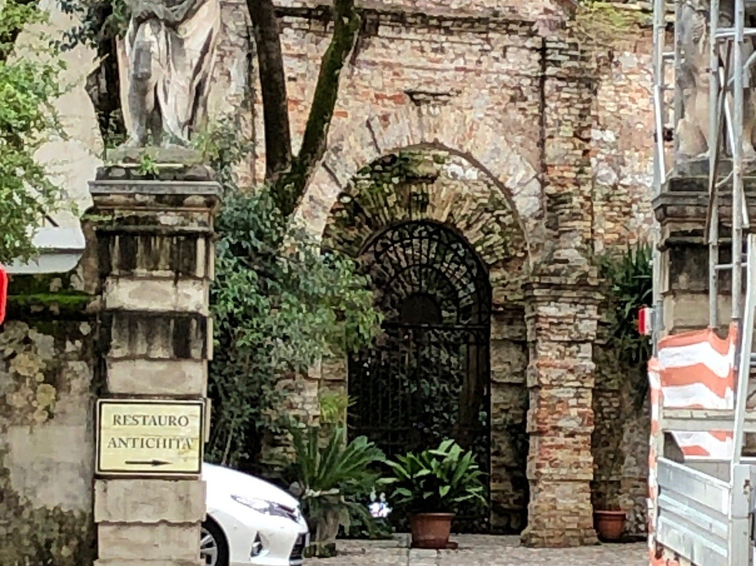 Palazzo Popaite Torriani Policreti-波代诺内必去景点